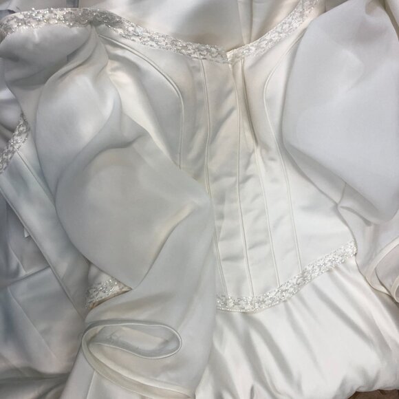 Bridgerton Wedding Dress, BELL LONG SLEEVE, Square Scoop Neck, Aline Ballgown - Picture 14 of 15